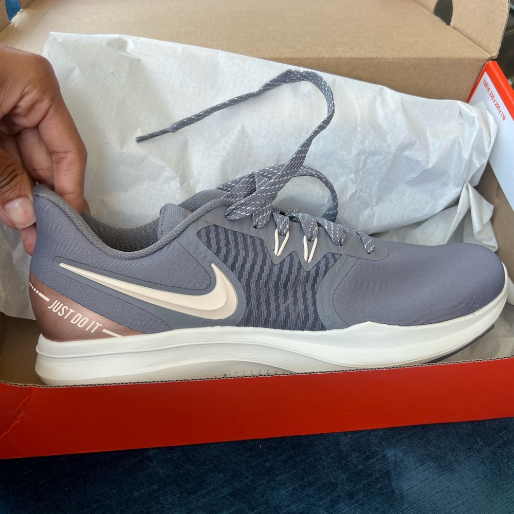 NEW Nike in season TR 8 Amp sneakers Sz 8